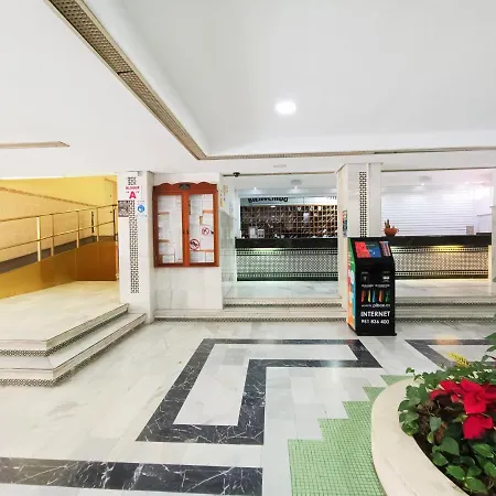 Piscinas, Fire Stick Amazon, Wifi, Terraza, Reformado * Бенальмадена